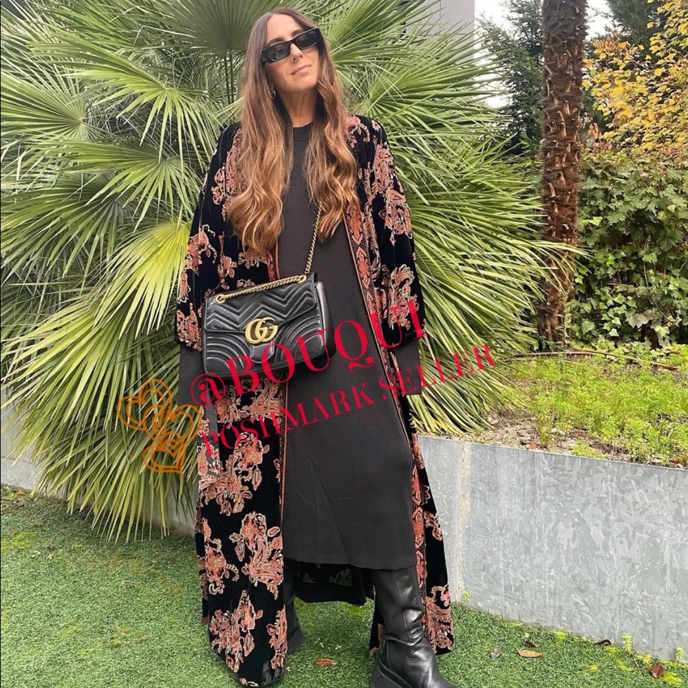 BLOGGERS FAV ZARA FLORAL PRINTED VELVET KIMONO - Picture 3 of 16